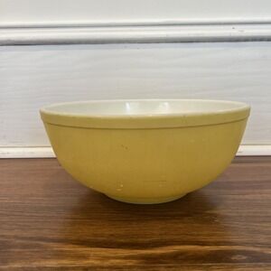 1940's Large VTG Pyrex Yellow  Mixing Bowl No Number T.M. REG US PAT. OFF.